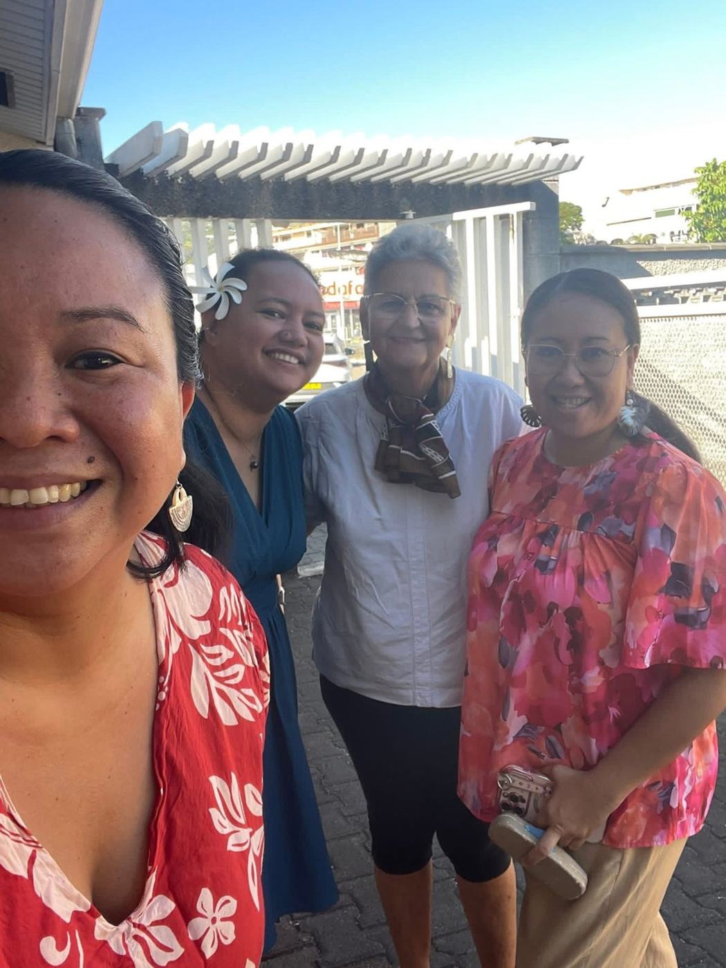 Augustine Roa avec des membres et soutiens de l'association