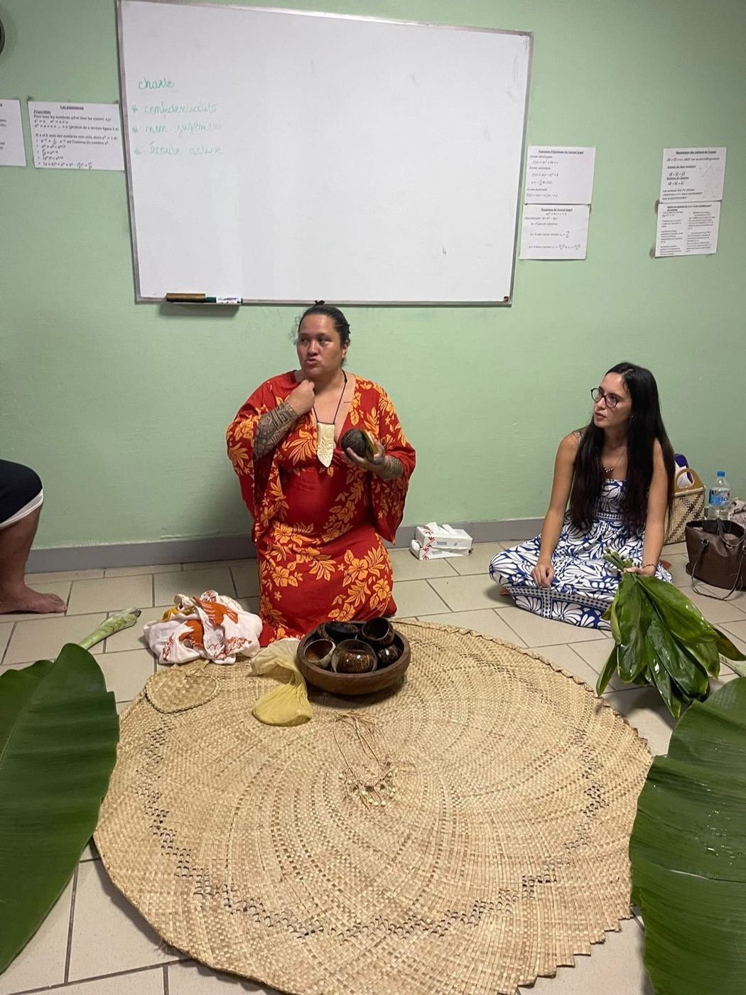 Hawaiki pendant la cérémonie du 'Ava, aux côtés de Hoani Martin