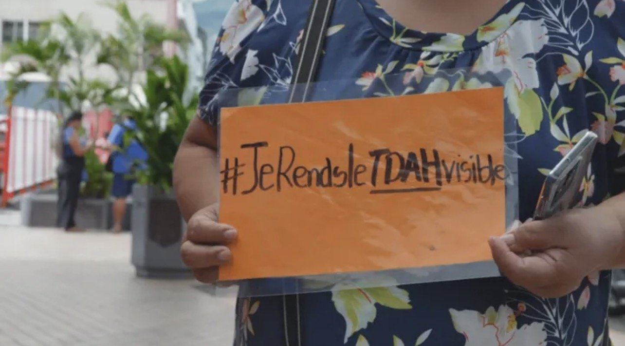 Pancarte orange #JeRendsLeTDAHVisible