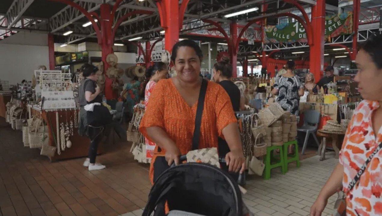 Schifra Brillant, maman de l'association, au marché de Papeete
