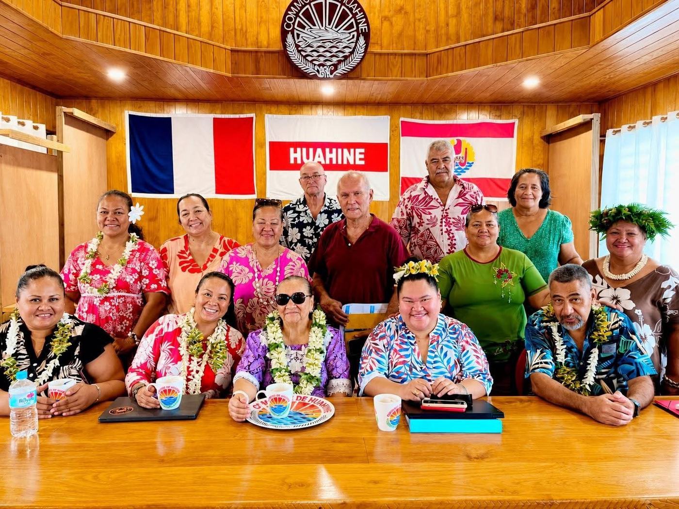 Élus, associations et partenaires réunis à la mairie de Huahine